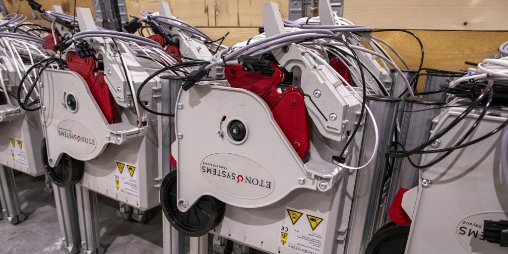 The drives circulate the product carriers so that they reach the various workstations.